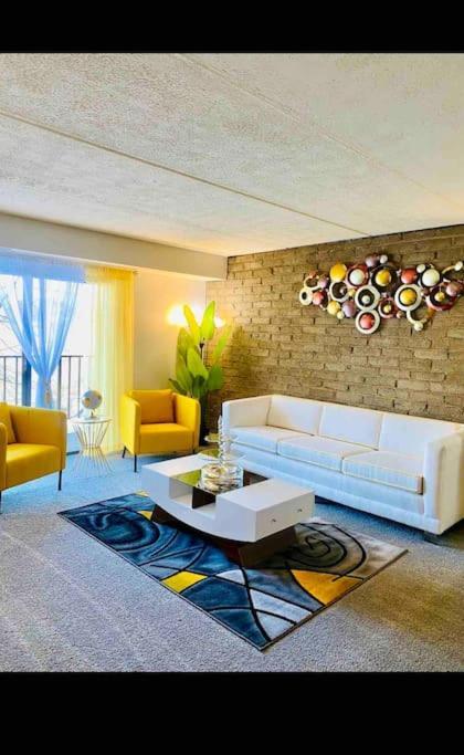 Honoray-Kes Apartment Монровил Екстериор снимка