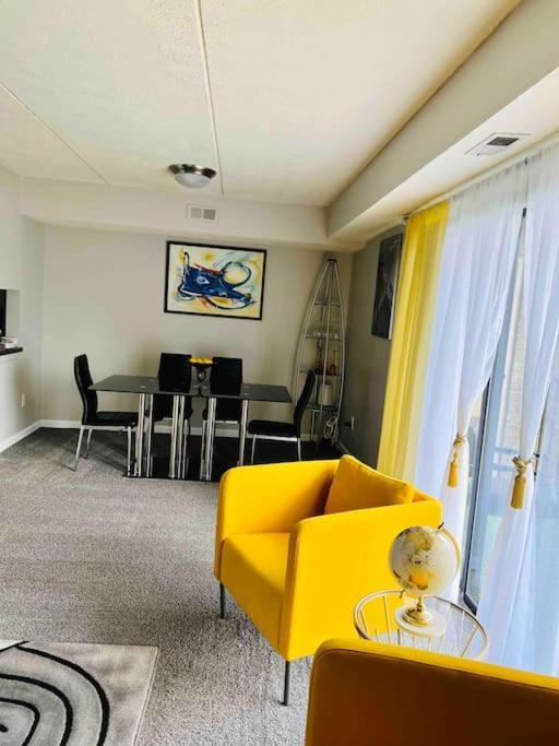 Honoray-Kes Apartment Монровил Екстериор снимка